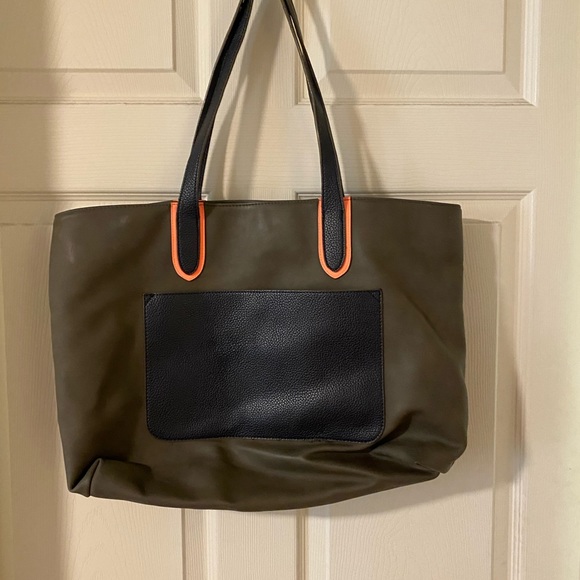 Purses. - Picture 2 of 2